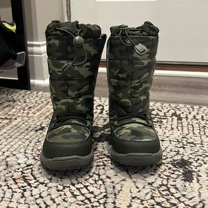 Land’s End snow boots. Size 12. Camo.